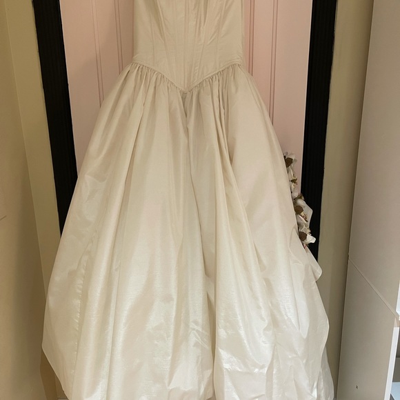 Wedding dress - Picture 5 of 16